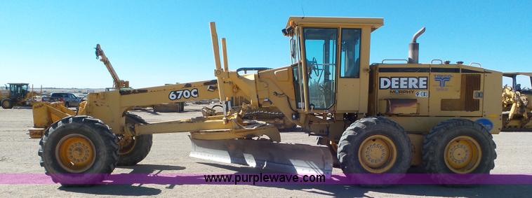 image for item L2201 1998 John Deere 670C motor grader