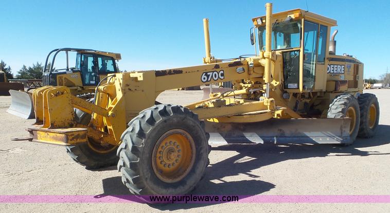 image for item L2201 1998 John Deere 670C motor grader
