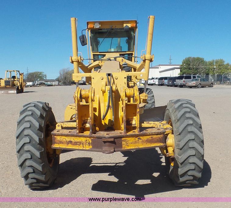 image for item L2201 1998 John Deere 670C motor grader