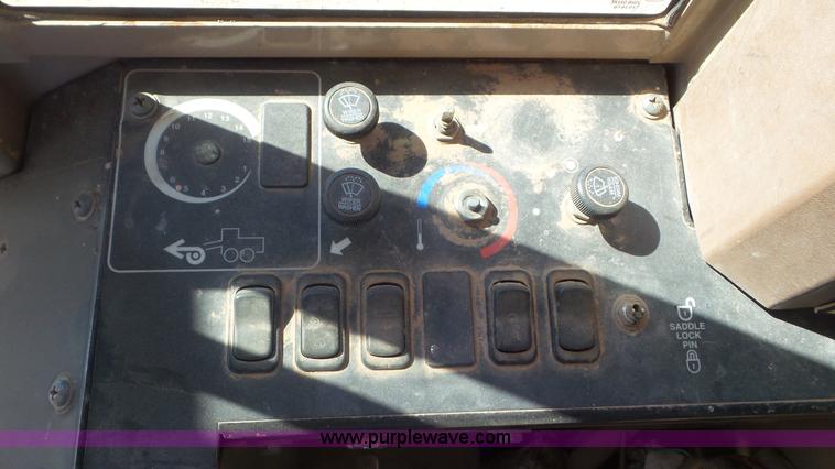 image for item L2201 1998 John Deere 670C motor grader