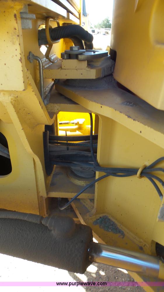 image for item L2201 1998 John Deere 670C motor grader