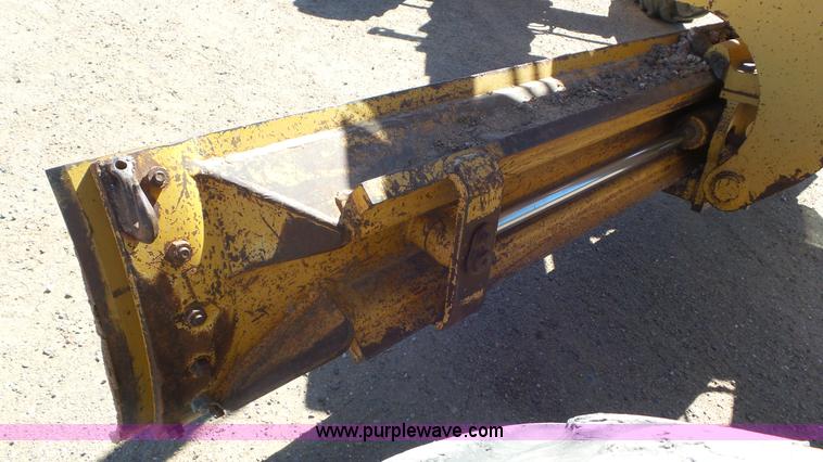 image for item L2201 1998 John Deere 670C motor grader