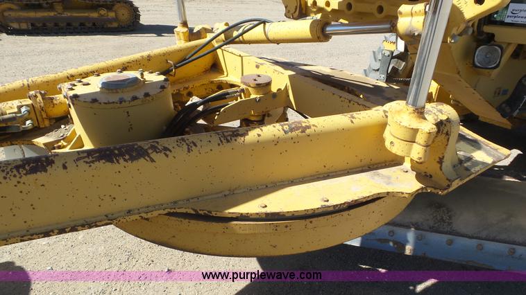 image for item L2201 1998 John Deere 670C motor grader