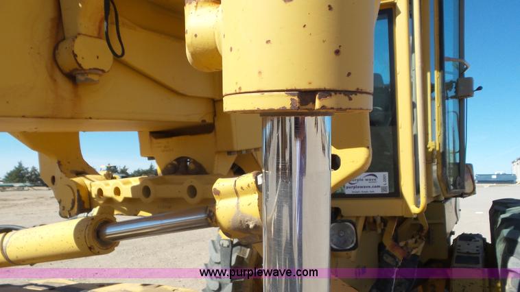 image for item L2201 1998 John Deere 670C motor grader