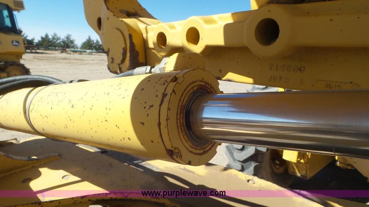 image for item L2201 1998 John Deere 670C motor grader