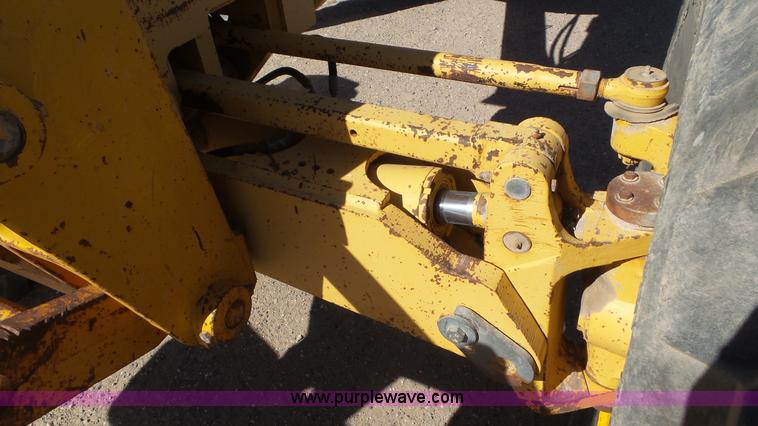 image for item L2201 1998 John Deere 670C motor grader