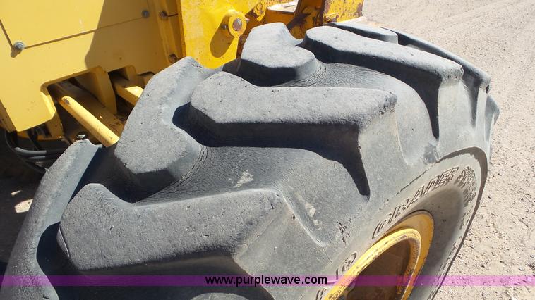 image for item L2201 1998 John Deere 670C motor grader