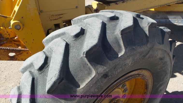 image for item L2201 1998 John Deere 670C motor grader