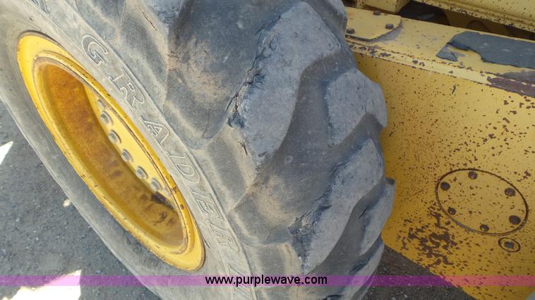 image for item L2201 1998 John Deere 670C motor grader