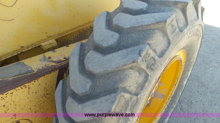 image for item L2201 1998 John Deere 670C motor grader