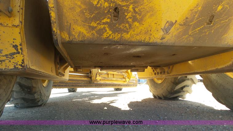 image for item L2201 1998 John Deere 670C motor grader