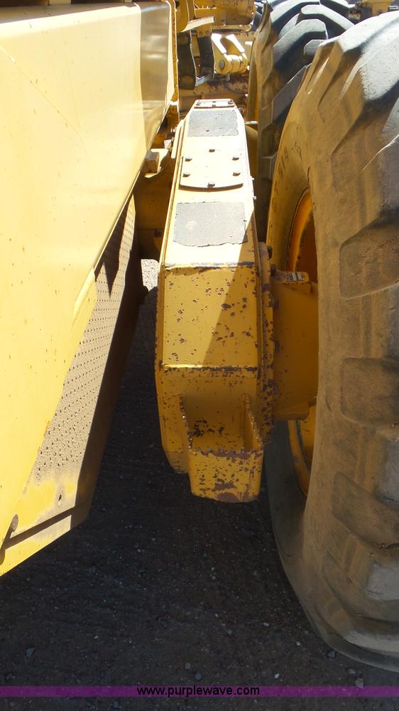 image for item L2201 1998 John Deere 670C motor grader