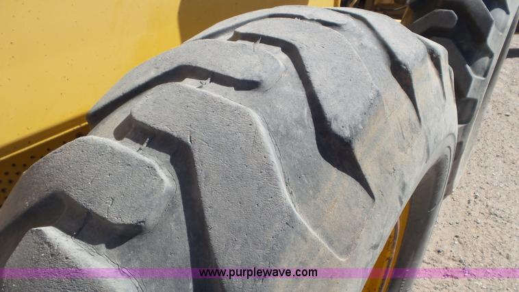 image for item L2201 1998 John Deere 670C motor grader