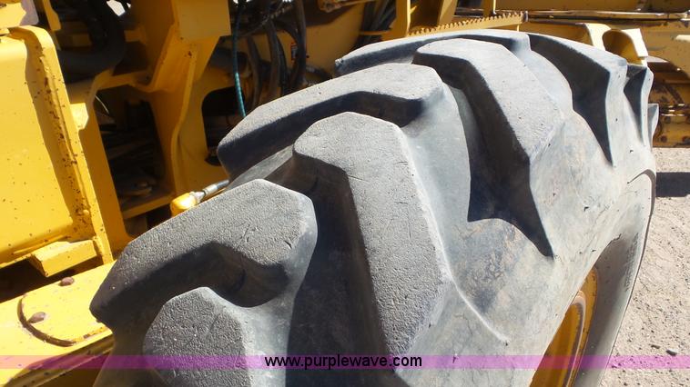 image for item L2201 1998 John Deere 670C motor grader