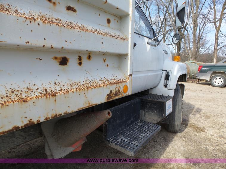 image for item L5656 2001 GMC TopKick dump truck