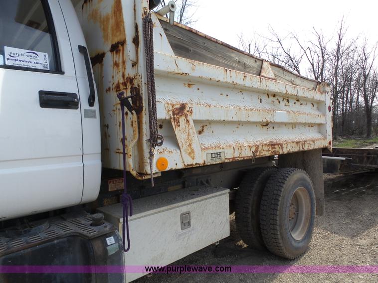 image for item L5656 2001 GMC TopKick dump truck