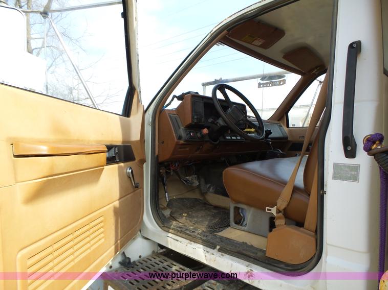 image for item L5656 2001 GMC TopKick dump truck