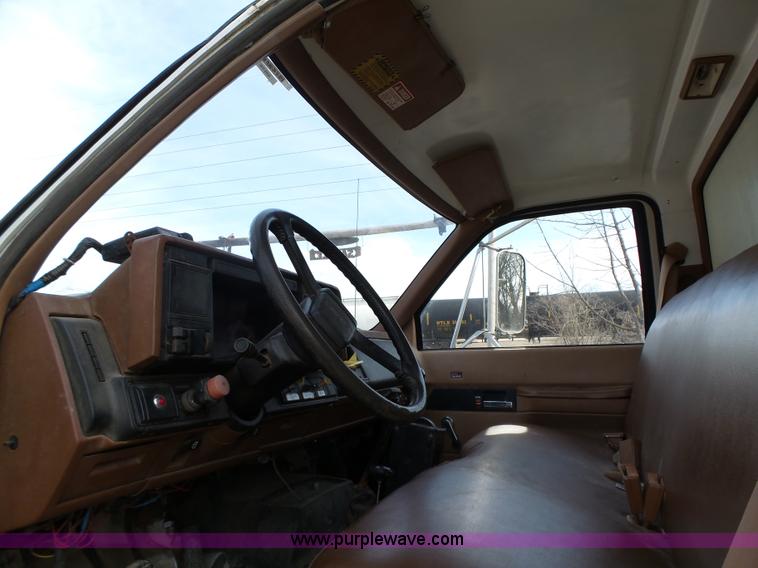 image for item L5656 2001 GMC TopKick dump truck