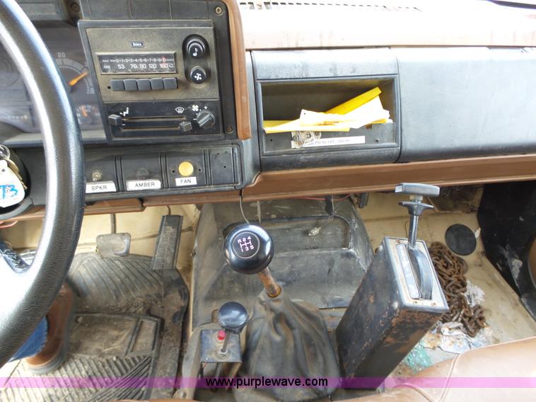 image for item L5656 2001 GMC TopKick dump truck