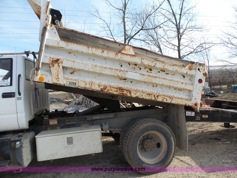 image for item L5656 2001 GMC TopKick dump truck