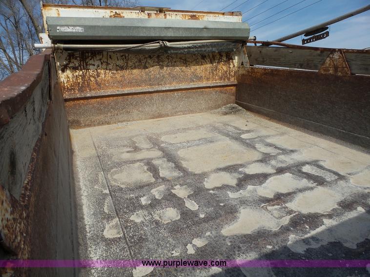 image for item L5656 2001 GMC TopKick dump truck