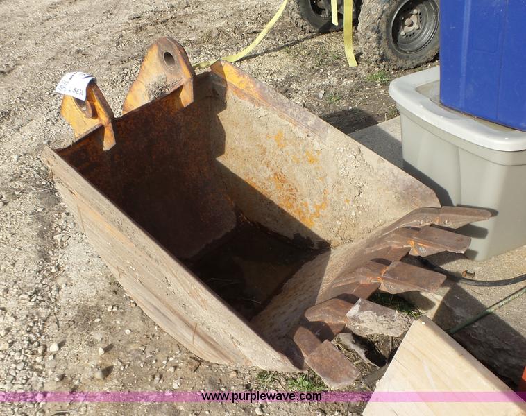 image for item L5658 Case backhoe bucket