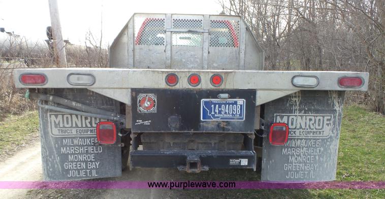 image for item L5659 2004 Ford F550 Super Duty XLT Crew cab flatbed pickup truck