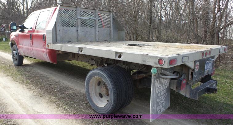image for item L5659 2004 Ford F550 Super Duty XLT Crew cab flatbed pickup truck
