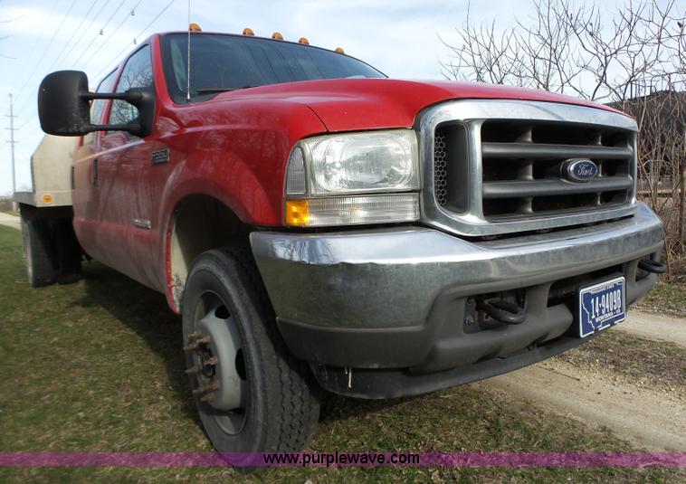 image for item L5659 2004 Ford F550 Super Duty XLT Crew cab flatbed pickup truck
