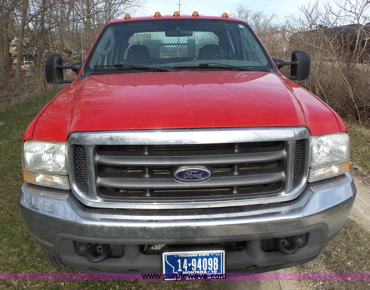 image for item L5659 2004 Ford F550 Super Duty XLT Crew cab flatbed pickup truck