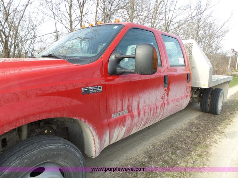 image for item L5659 2004 Ford F550 Super Duty XLT Crew cab flatbed pickup truck