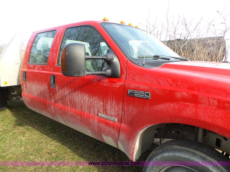 image for item L5659 2004 Ford F550 Super Duty XLT Crew cab flatbed pickup truck
