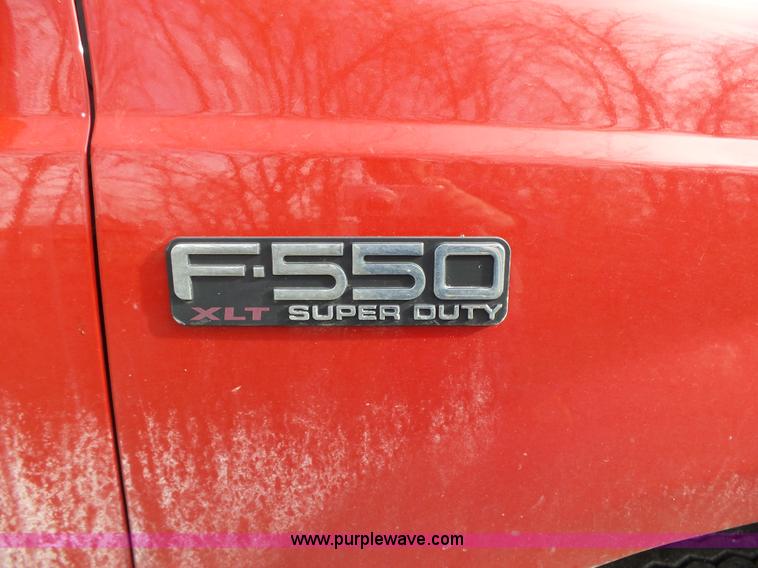 image for item L5659 2004 Ford F550 Super Duty XLT Crew cab flatbed pickup truck