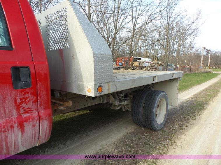 image for item L5659 2004 Ford F550 Super Duty XLT Crew cab flatbed pickup truck