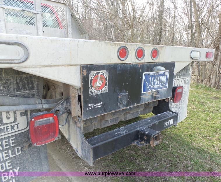 image for item L5659 2004 Ford F550 Super Duty XLT Crew cab flatbed pickup truck