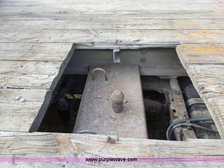 image for item L5659 2004 Ford F550 Super Duty XLT Crew cab flatbed pickup truck