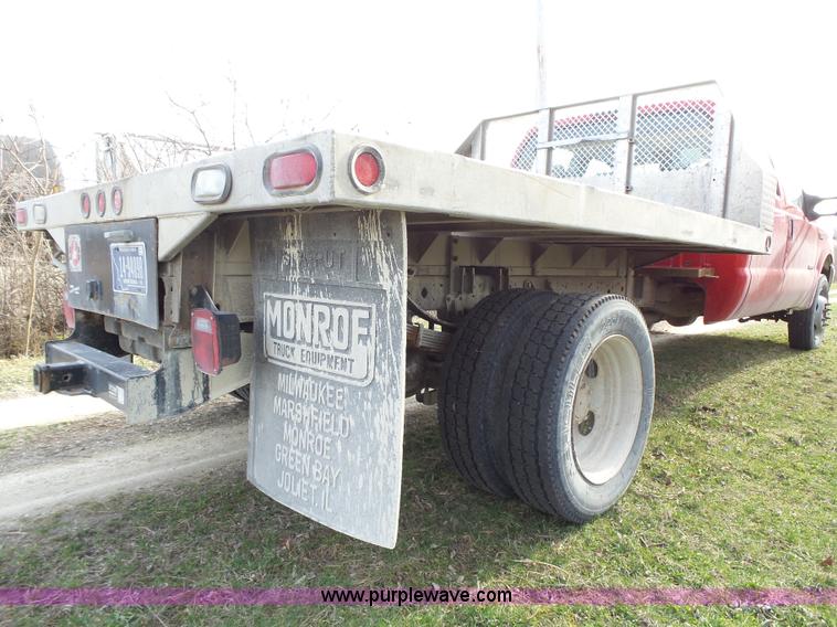 image for item L5659 2004 Ford F550 Super Duty XLT Crew cab flatbed pickup truck