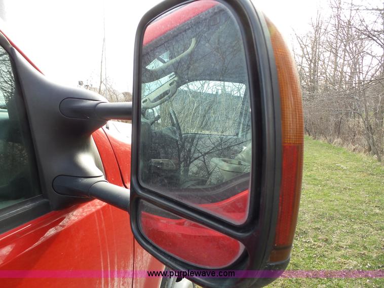 image for item L5659 2004 Ford F550 Super Duty XLT Crew cab flatbed pickup truck