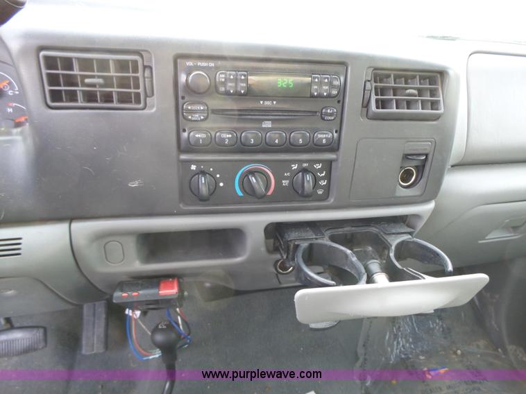 image for item L5659 2004 Ford F550 Super Duty XLT Crew cab flatbed pickup truck