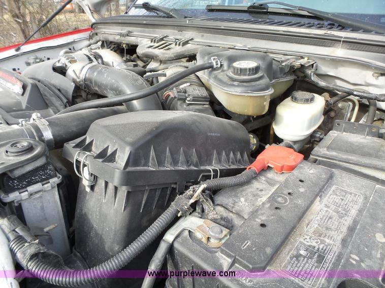 image for item L5659 2004 Ford F550 Super Duty XLT Crew cab flatbed pickup truck