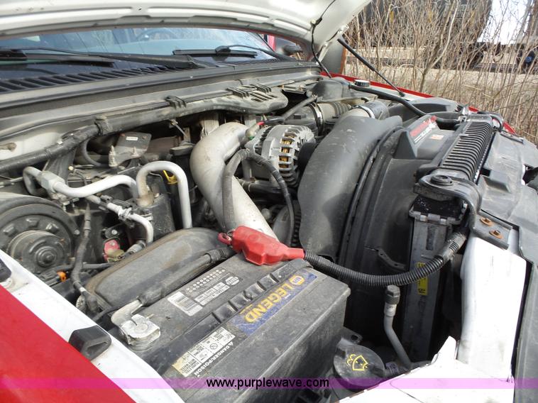 image for item L5659 2004 Ford F550 Super Duty XLT Crew cab flatbed pickup truck