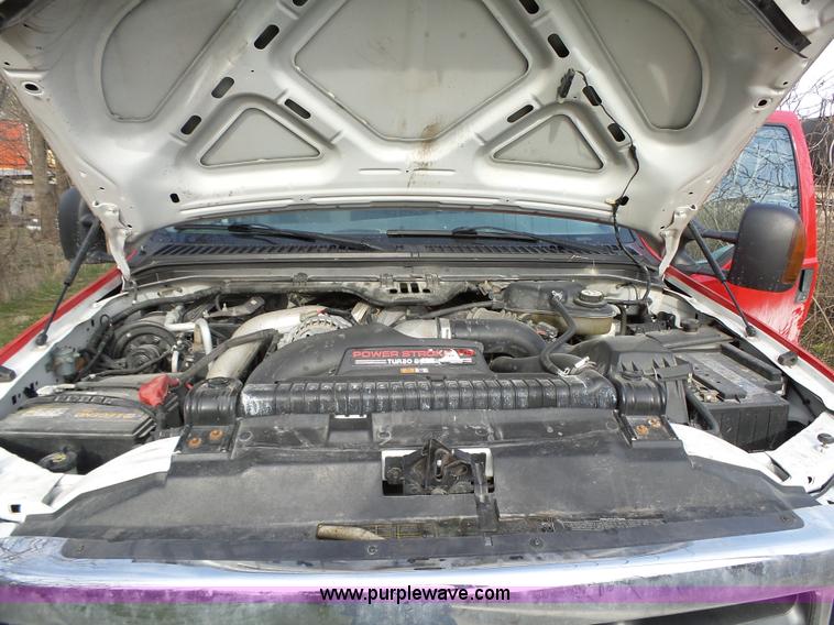 image for item L5659 2004 Ford F550 Super Duty XLT Crew cab flatbed pickup truck