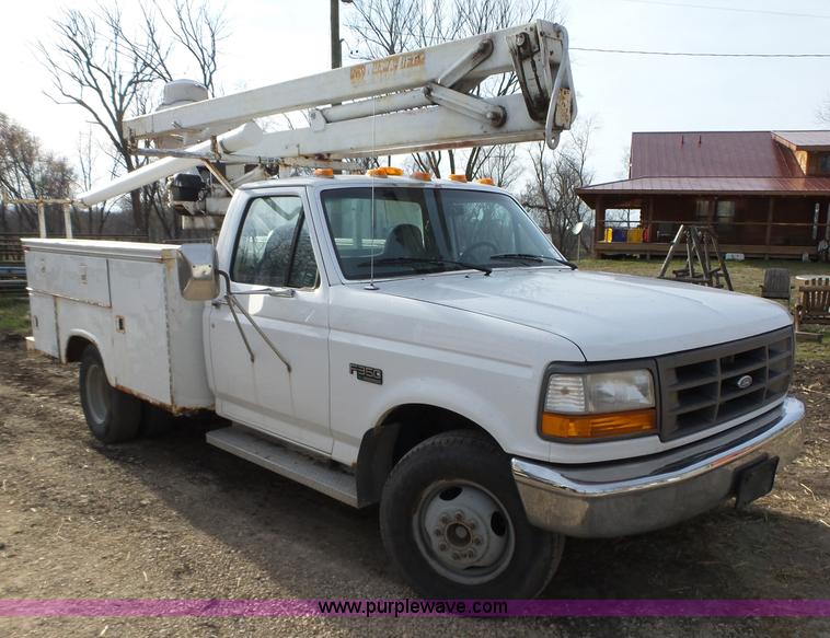 image for item L5661 1996 Ford F350 Super Duty XL utility truck with crane