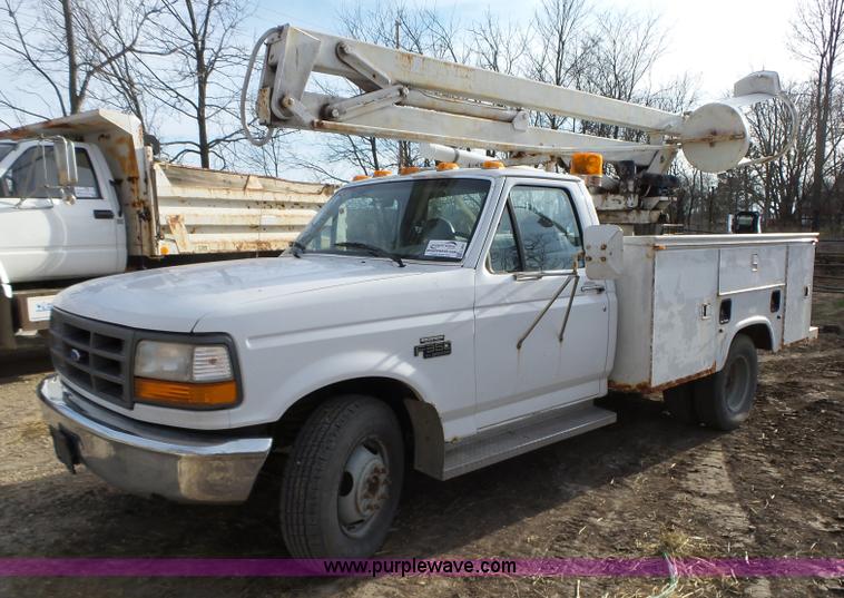 image for item L5661 1996 Ford F350 Super Duty XL utility truck with crane