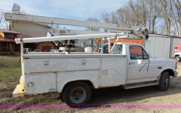 image for item L5661 1996 Ford F350 Super Duty XL utility truck with crane