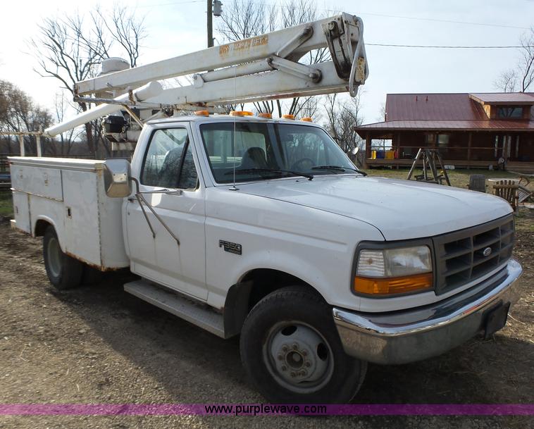 image for item L5661 1996 Ford F350 Super Duty XL utility truck with crane