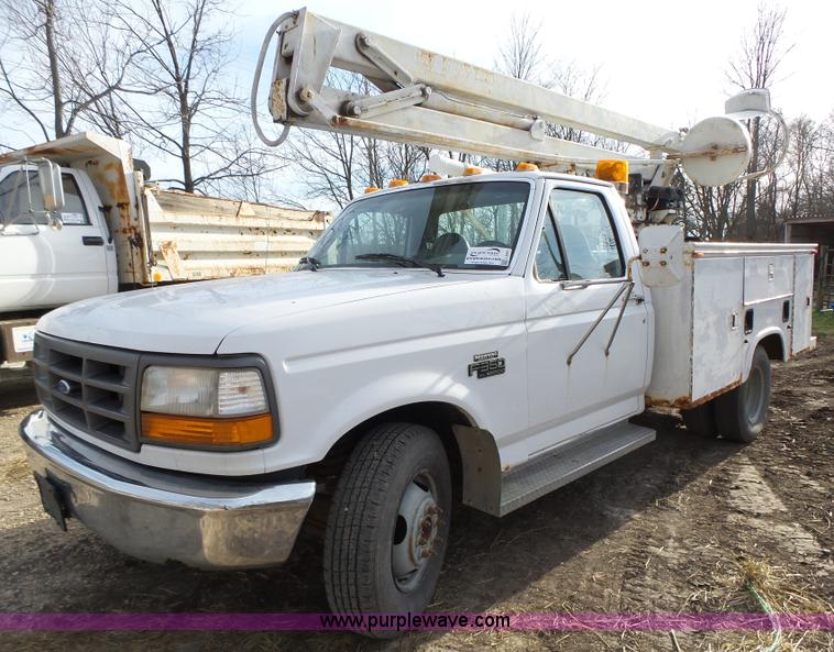 image for item L5661 1996 Ford F350 Super Duty XL utility truck with crane