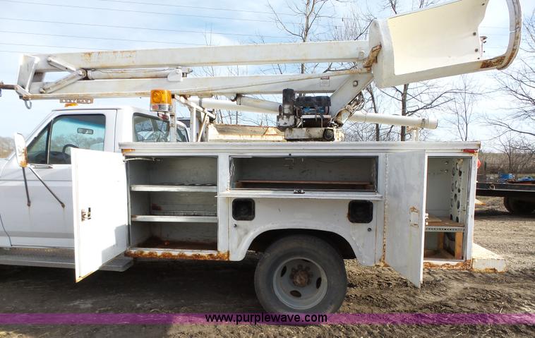 image for item L5661 1996 Ford F350 Super Duty XL utility truck with crane