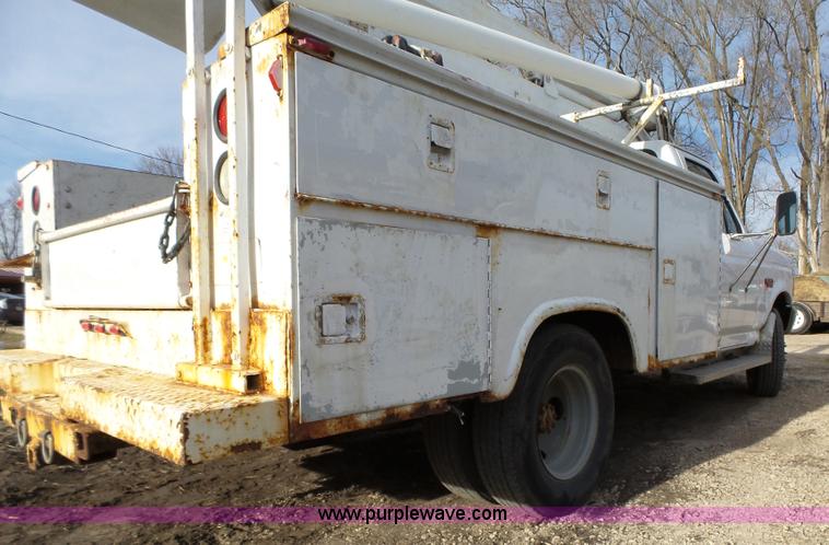 image for item L5661 1996 Ford F350 Super Duty XL utility truck with crane