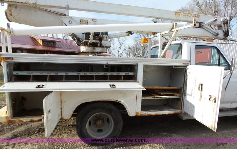 image for item L5661 1996 Ford F350 Super Duty XL utility truck with crane